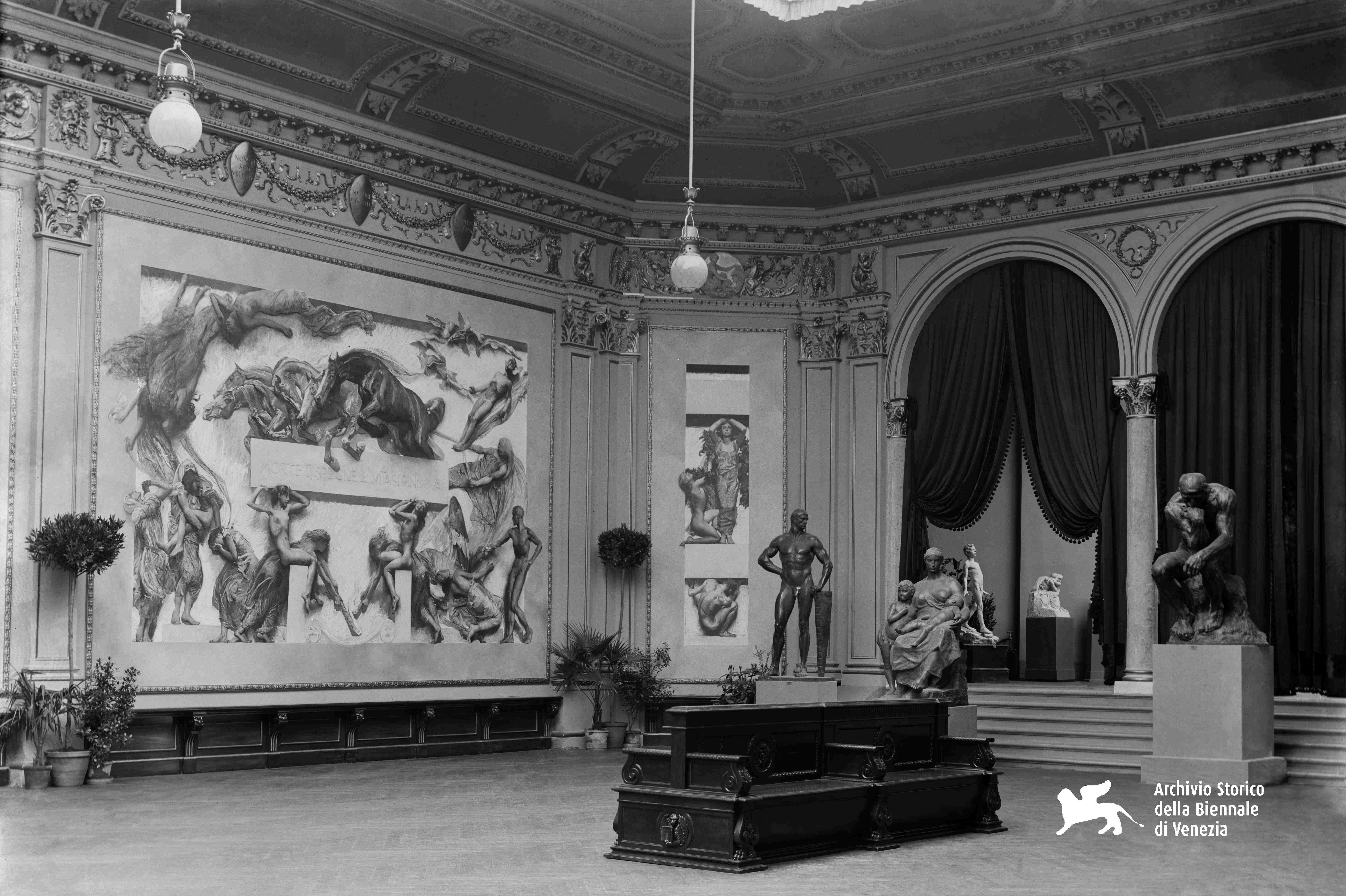 Esposizione Internazionale d’Arte di Venezia 1907, Salone centrale Courtesy © Archivio Storico della Biennale di Venezia, ASAC